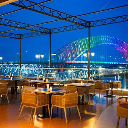 Harris Hotel Samarinda Esterno foto