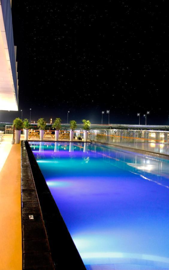 Harris Hotel Samarinda Esterno foto
