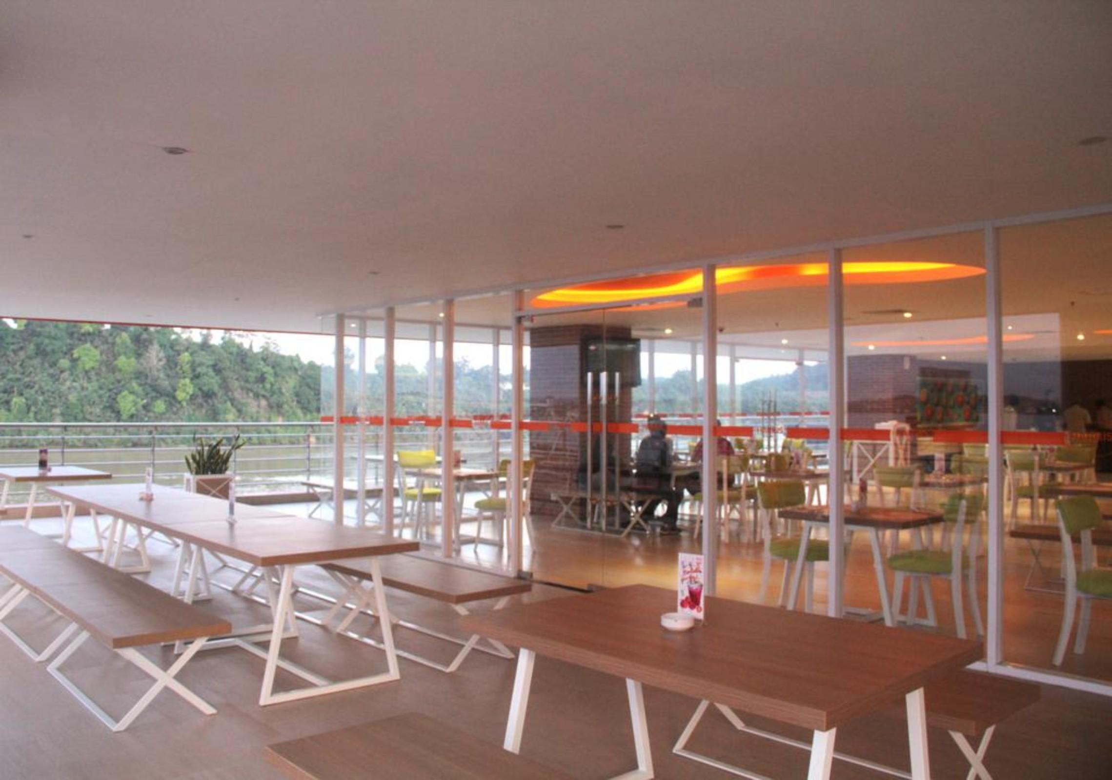 Harris Hotel Samarinda Esterno foto