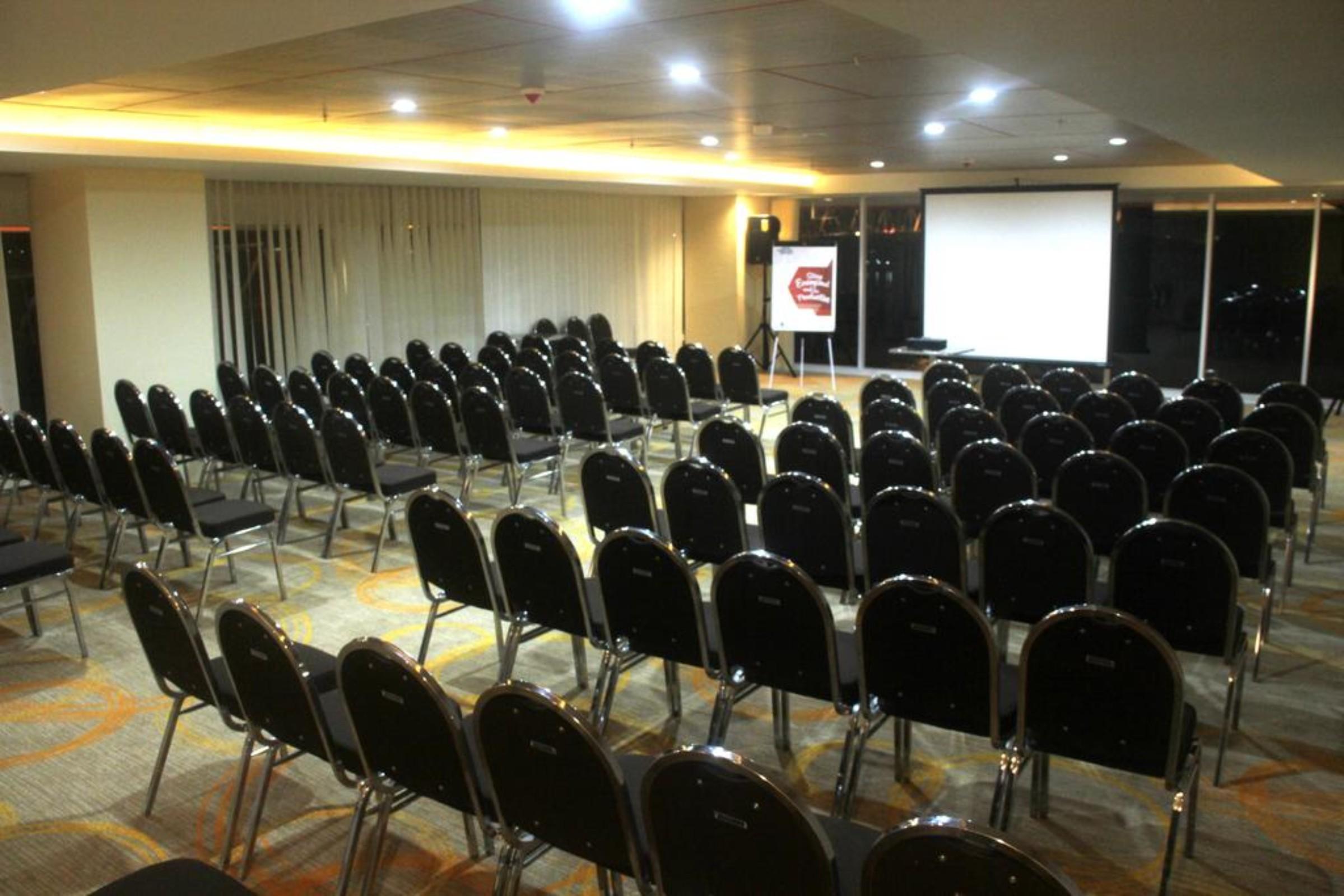 Harris Hotel Samarinda Esterno foto