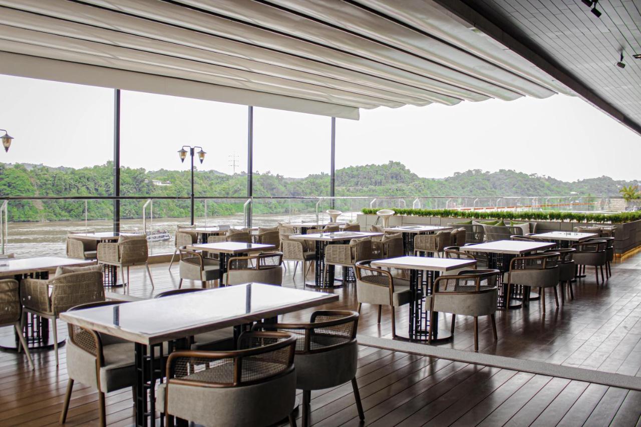 Harris Hotel Samarinda Esterno foto