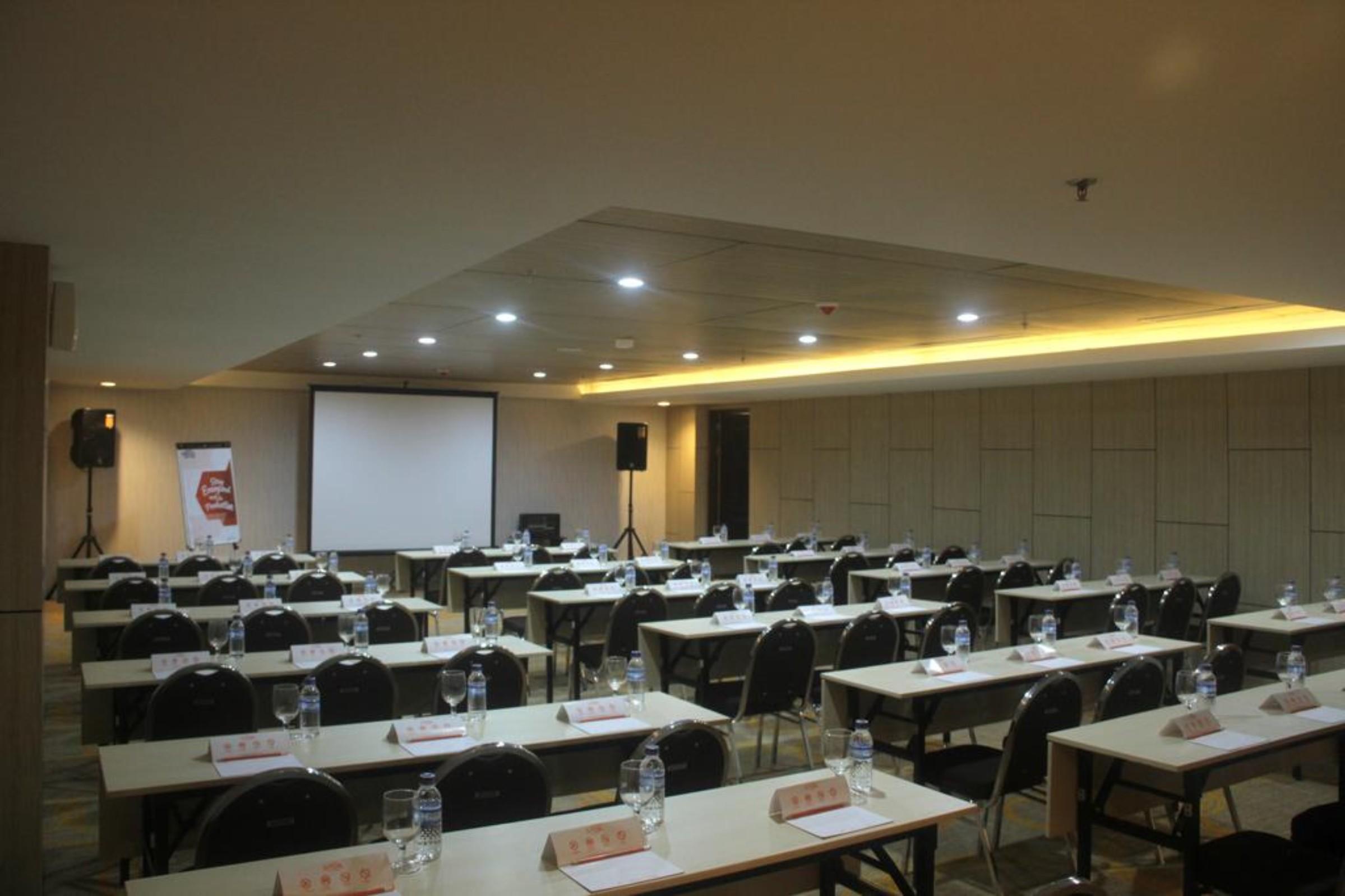 Harris Hotel Samarinda Esterno foto
