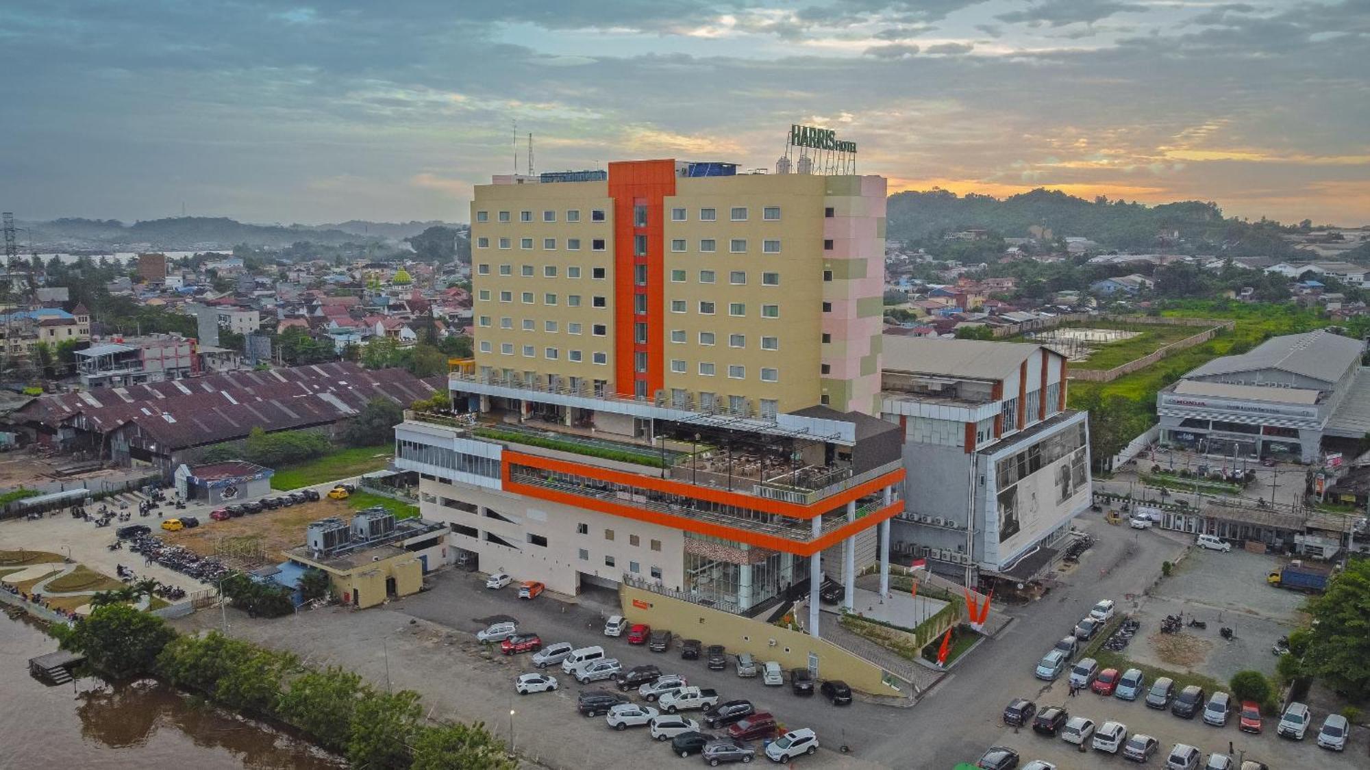 Harris Hotel Samarinda Esterno foto